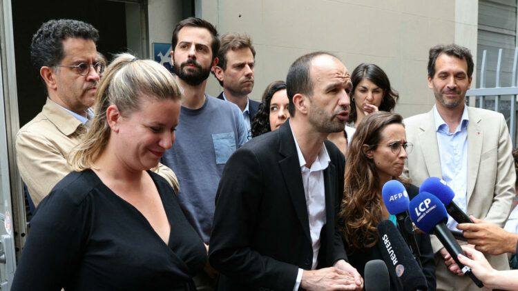 Emmanuel Macron exclut la France insoumise et le Rassemblement national de sa coalition : appel à l’unité politique Emmanuel Macron exclut la France insoumise et le Rassemblement national de sa coalition : appel à l’unité politique