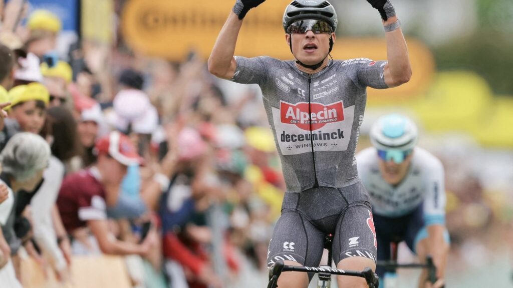 Jasper Philipsen triomphe dans un sprint de titans à Pau… Revivez la 13e étape