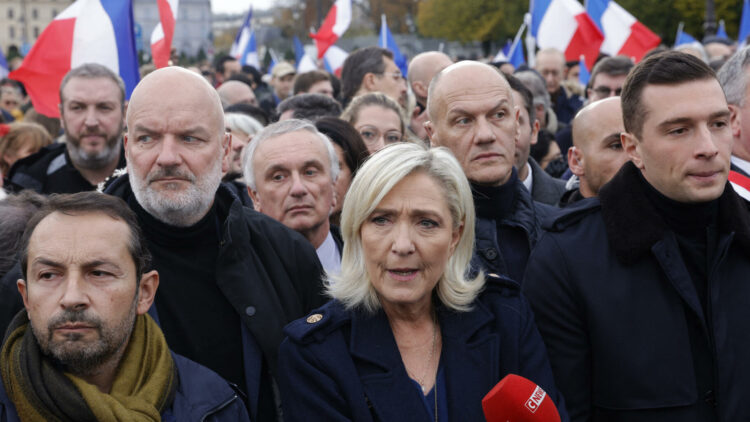 Marine Le Pen revient sur la responsabilité de la France dans la rafle du Vel d’Hiv: un changement de discours captivant