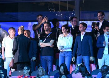 Les ministres démissionnaires profitent-ils d’un bain de foule avec les spectateurs aux JO de Paris 2024, ou sont-ils en vacances ? Les ministres démissionnaires profitent-ils d’un bain de foule avec les spectateurs aux JO de Paris 2024, ou sont-ils en vacances ?