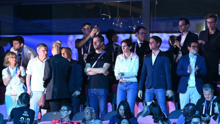 Les ministres démissionnaires profitent-ils d’un bain de foule avec les spectateurs aux JO de Paris 2024, ou sont-ils en vacances ?
