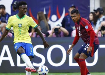 Le Brésil muet pour son entrée, déjà sous pression de la Colombie