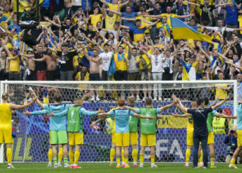 « U-kra-ï-ny ! U-kra-ï-ny ! » : les Bleu et Jaune s’offrent une première victoire dans l’Euro 2024