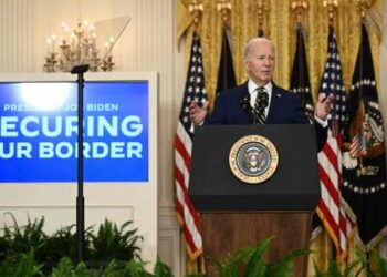Joe Biden, accusé d’avoir trop cédé à la droite, ouvre la voie à la régularisation de 500 000 sans-papiers mariés à des Américains