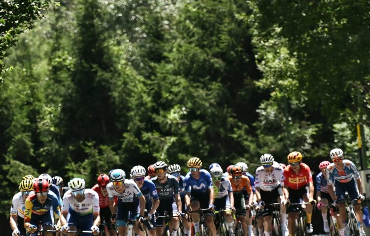 EN DIRECT Tour de France 2024 : Plein de Français et Van der Poel dans l’échappée… Suivez avec nous la 4e étape entre Pinerolo et Valloire…