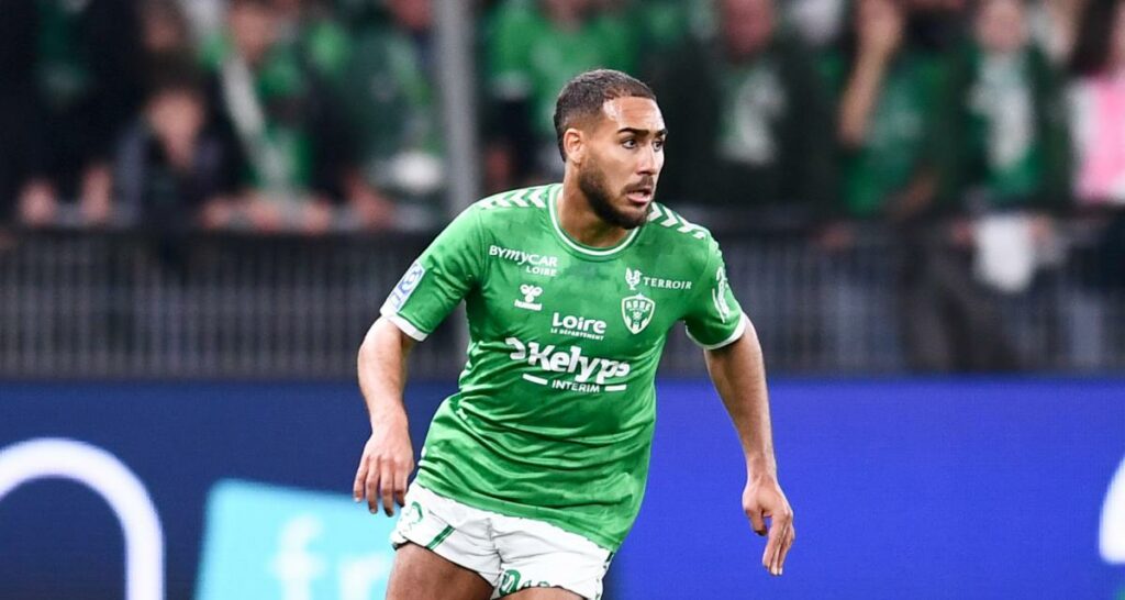 ASSE Mercato : la prolongation d’Yvann Maçon fait débat chez les Verts ASSE Mercato : la prolongation d’Yvann Maçon fait débat chez les Verts