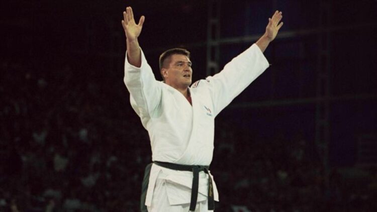 D’Atlanta 1996 à Sydney 2000, Douillet géant des poids lourds