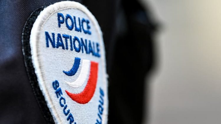 Bron: un homme interpellé en possession de drogues, 37.755 euros et 218 paquets de cigarettes saisis