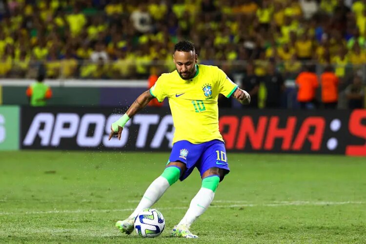 Neymar surprend en achetant des maillots du Brésil à des vendeurs de rue Neymar surprend en achetant des maillots du Brésil à des vendeurs de rue