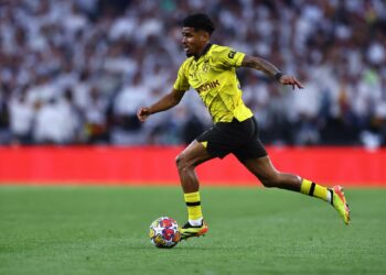 Ian Maatsen signe à Aston Villa