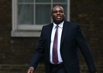 Royaume-Uni: le nouveau ministre des Affaires étrangères soutient « un cessez-le-feu immédiat » à Gaza