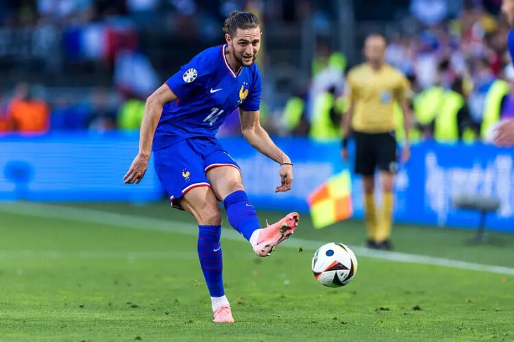 Après le Real Madrid, Manchester United attaque ce dossier à 0€ Après le Real Madrid, Manchester United attaque ce dossier à 0€