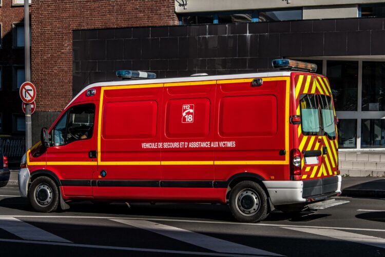 Paris : un homme jette ses deux enfants par la fenêtre et se suicide