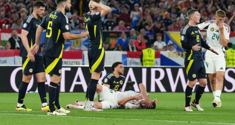 Euro 2024 : grosse inquiétude pour le Hongrois Varga, sorti sur civière après un violent choc