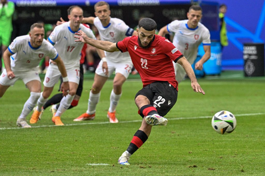 Yeux qui brillent, VAR capricieuse et parades à la pelle : ce qu’il faut retenir de la journée du 22 juin à l’Euro 2024 Yeux qui brillent, VAR capricieuse et parades à la pelle : ce qu’il faut retenir de la journée du 22 juin à l’Euro 2024