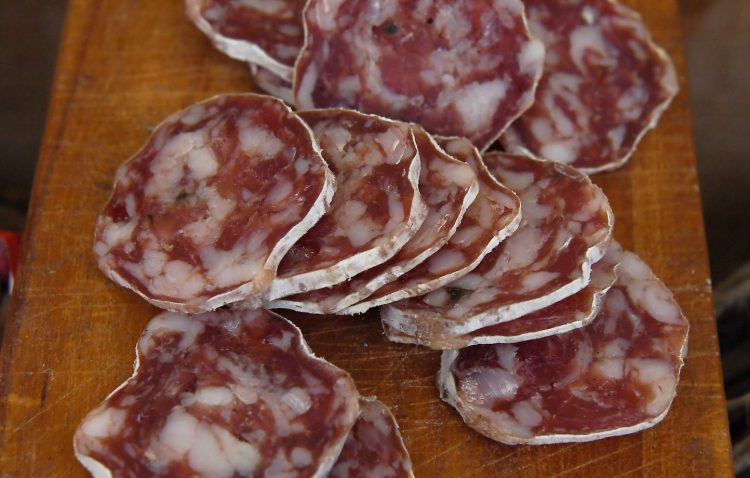 Montpellier : Un couple vole 60 saucissons, « c’était pour les fiançailles de ma fille » Montpellier : Un couple vole 60 saucissons, « c’était pour les fiançailles de ma fille »