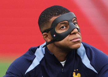 Equipe de France :  un Kylian Mbappé masqué a affronté la réserve de Paderborn