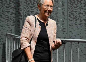 Elisabeth Borne rejoint le groupe Renaissance alors que son président reste à élire