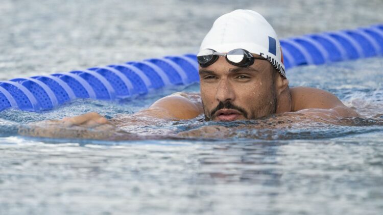Laetitia Casta et Pharrell Williams illuminent la flamme à Saint-Denis
