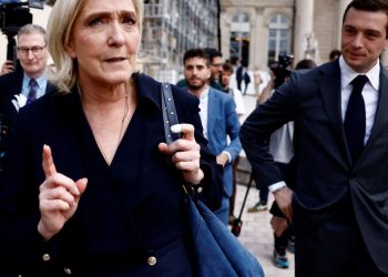 Marine Le Pen s’engage à censurer tout gouvernement avec des ministres « insoumis » ou écologistes