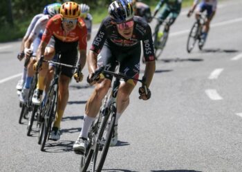 Richard Carapaz guide un groupe d’échappés dans l’ascension du plateau de Beille… Ne manquez pas la 15e étape Richard Carapaz guide un groupe d’échappés dans l’ascension du plateau de Beille… Ne manquez pas la 15e étape