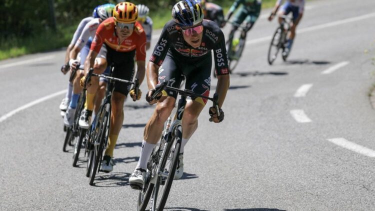 Richard Carapaz guide un groupe d’échappés dans l’ascension du plateau de Beille… Ne manquez pas la 15e étape