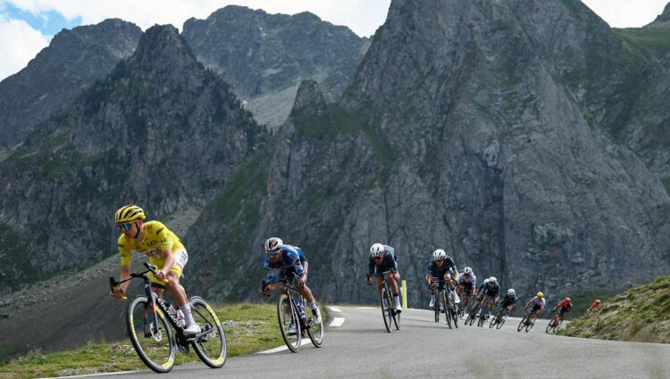 Une performance étonnante lors du Tour de France avec Pogacar et Vingegaard : quelles sont les questions soulevées ?