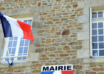 Les maires de France réclament des explications à l’État