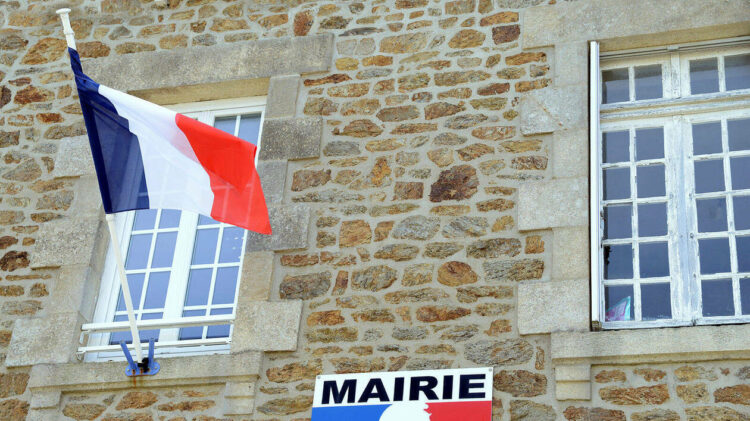 Les maires de France réclament des explications à l’État