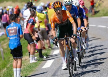 La Visma intensifie la pression, les baroudeurs toujours frustrés