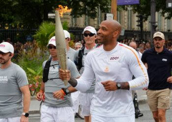 La flamme olympique embrase la capitale lors de son parcours