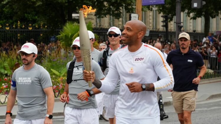 La flamme olympique embrase la capitale lors de son parcours La flamme olympique embrase la capitale lors de son parcours