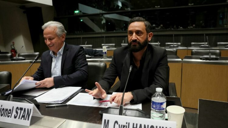 La gauche se réjouit, l’extrême droite s’indigne : un coup contre la liberté d’expression La gauche se réjouit, l’extrême droite s’indigne : un coup contre la liberté d’expression