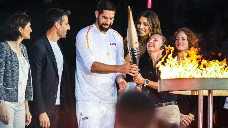 Le mystère du dernier porteur de la flamme olympique : Tony Estanguet dévoile tout ! Suivez l’actualité des Jeux olympiques avec nous Le mystère du dernier porteur de la flamme olympique : Tony Estanguet dévoile tout ! Suivez l’actualité des Jeux olympiques avec nous