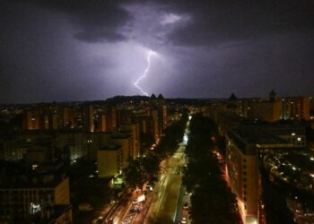 La préfecture de police met en garde les Franciliens contre les orages : « Faites preuve de la plus grande prudence La préfecture de police met en garde les Franciliens contre les orages : « Faites preuve de la plus grande prudence