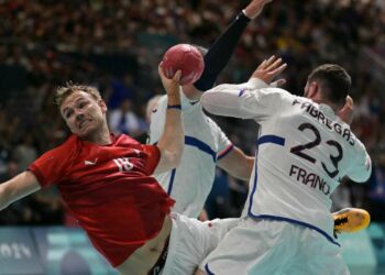 Les Bleus luttent pour revenir face aux Danois Les Bleus luttent pour revenir face aux Danois