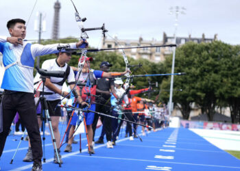 Les délégations sportives débarquent en France : « Le décor est planté, tout est prêt », affirme le président du CIO, Thomas Bach