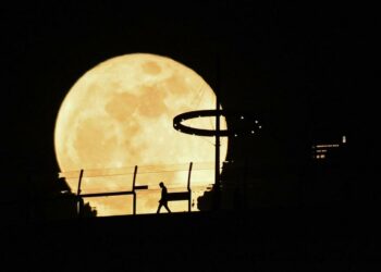 Quand et où regarder la super lune « bleue » le lundi 19 août depuis la France ?