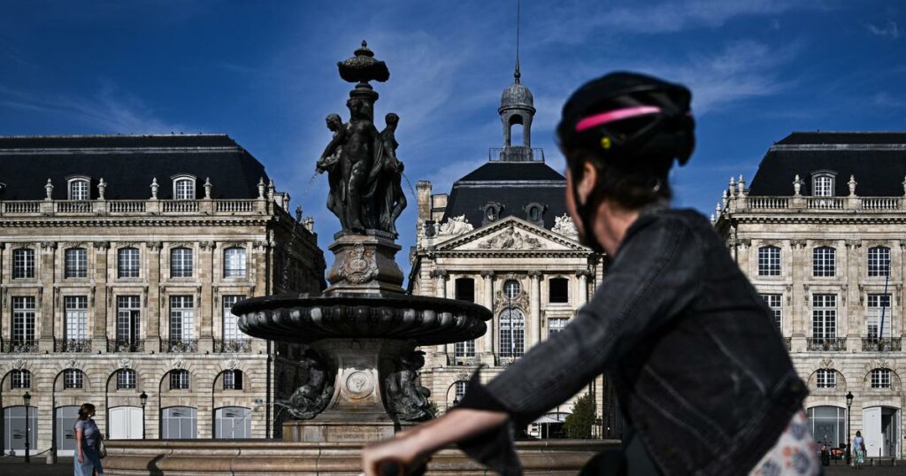 Dans l’hypercentre de Bordeaux, les cyclistes invités à mettre pied à terre