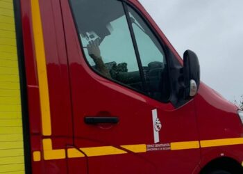 Un motard de 28 ans grièvement blessé dans une collision avec une voiture en Vendée