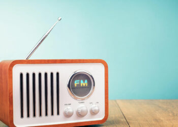 Quelles sont les 10 émissions de radio incontournables à écouter cet été sur France Inter, RTL et Europe 1 ?