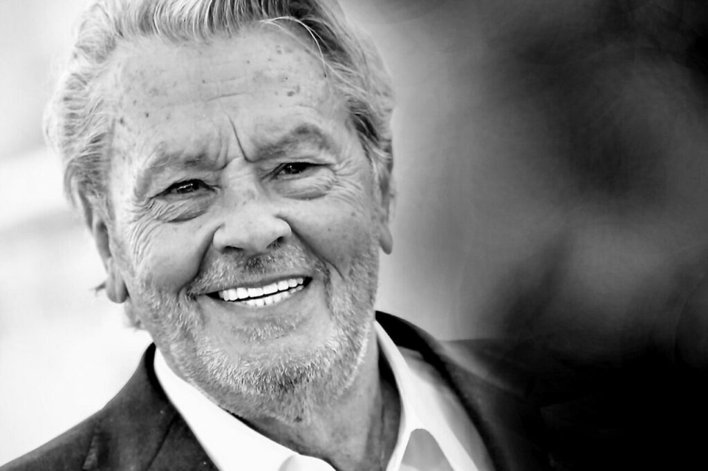 Décès d’Alain Delon, Léon Marchand, et scandales antisémites à Paris : les temps forts du week-end en Île-de-France