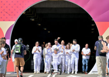 Paris 2024 : Le tunnel sous la Manche, le vent capricieux… récit palpitant de l’arrivée de la flamme paralympique en France Paris 2024 : Le tunnel sous la Manche, le vent capricieux… récit palpitant de l’arrivée de la flamme paralympique en France