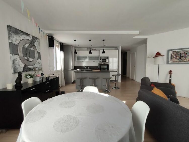 Superbe appartement 4 pièces de 77 m² à Lille (59000) en vente pour 337 000 € : une opportunité à saisir chez Figaro Immobilier