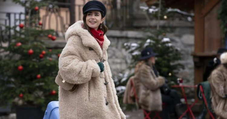 Vidéo « Emily in Paris » : la série qui met en valeur la France, même en la caricaturant