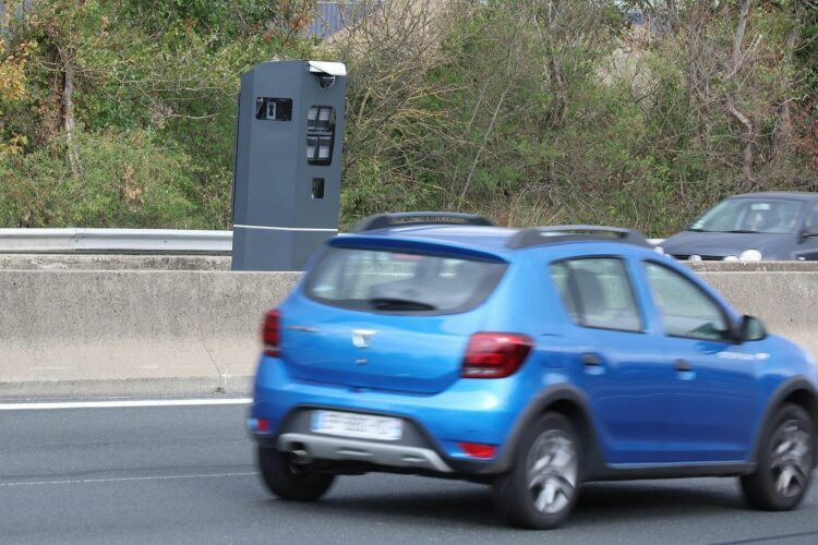 A Lyon, des radars pour combattre la solitude au volant