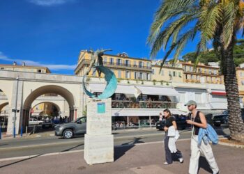 Quelles sont ces impressionnantes sculptures en bronze qui ornent les rues de Nice ?