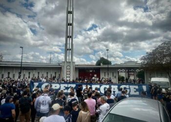 Football : À Bordeaux, les supporters se mobilisent massivement pour réclamer le départ du propriétaire des Girondins