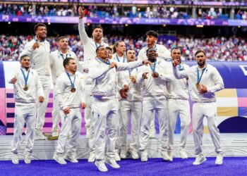 Paris 2024 : Antoine Dupont et l’équipe de France 7 récompensés avec la Légion d’honneur