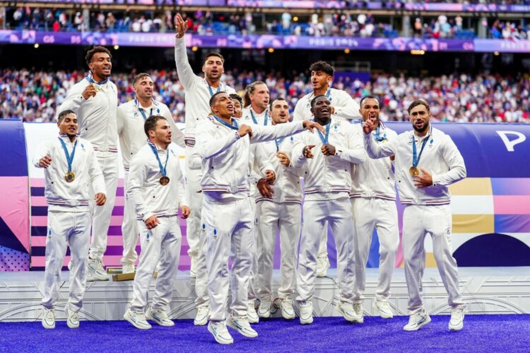 Paris 2024 : Antoine Dupont et l’équipe de France 7 récompensés avec la Légion d’honneur